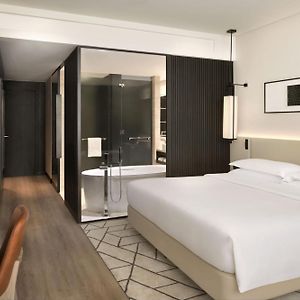 Club Kamer met een King Size Bed